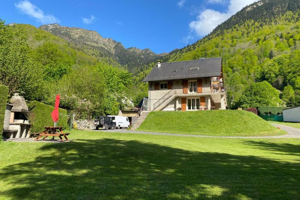 Appartement T2 ensoleillé. Terrasse et vaste jardin commun à Cauterets Extérieur photo