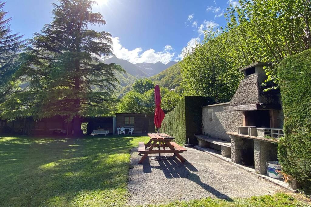 Appartement T2 ensoleillé. Terrasse et vaste jardin commun à Cauterets Extérieur photo