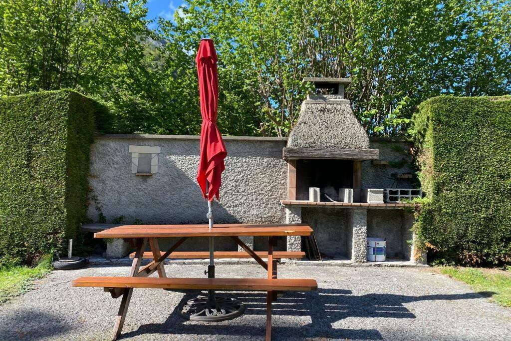 Appartement T2 ensoleillé. Terrasse et vaste jardin commun à Cauterets Extérieur photo
