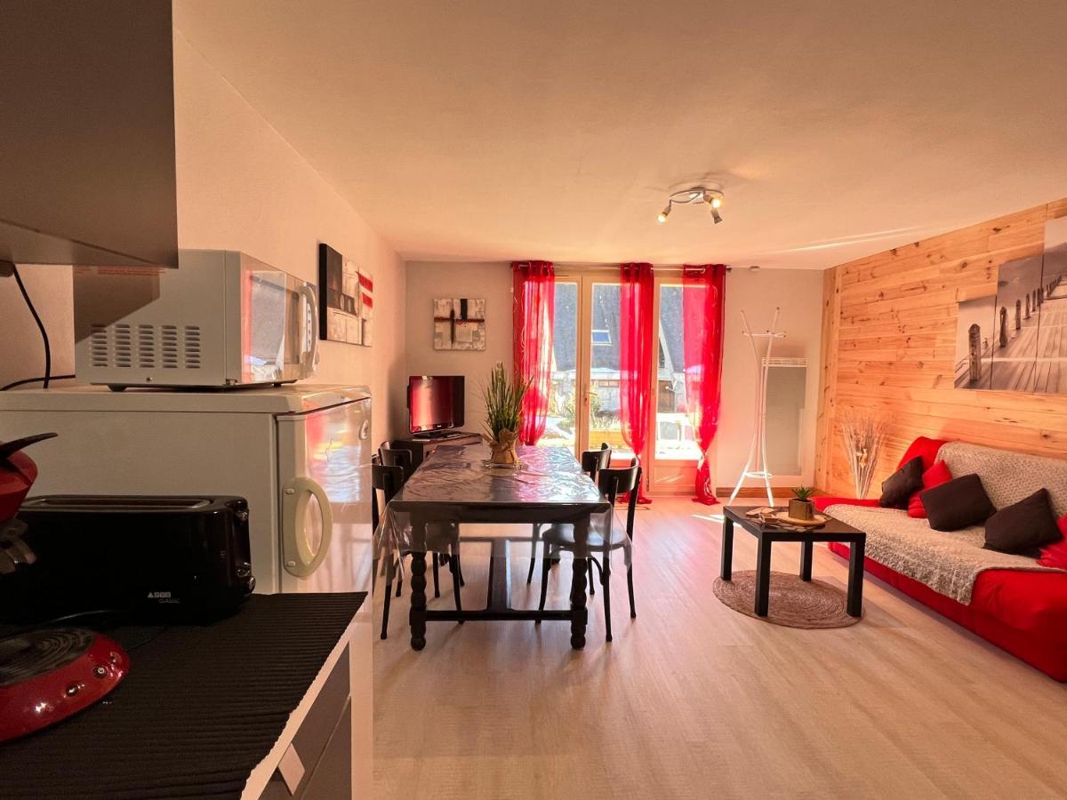 Appartement T2 ensoleillé. Terrasse et vaste jardin commun à Cauterets Extérieur photo